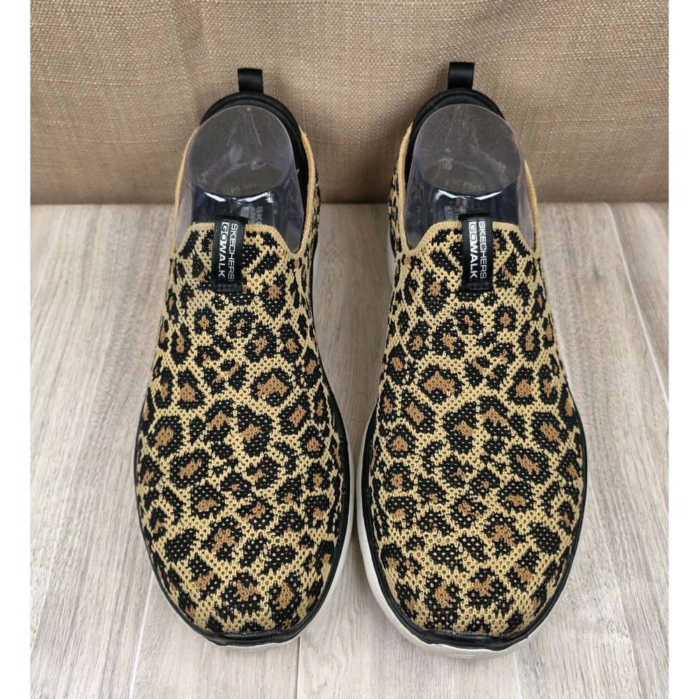 Skechers Go Walk 5 Wildlife Leopard Print Womens 9 Slip On Sneakers Shoes Comfy
